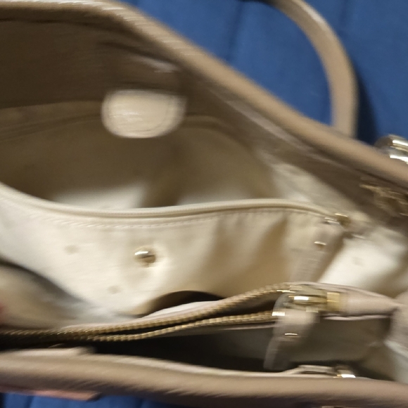 Kate Spade Tan Leather Shoulder Bag with Gold Accents - Picture 9 of 12